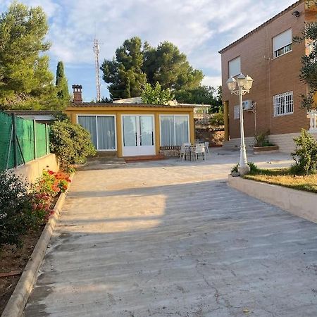 Encantador Y Acogedor Alojamiento Con Piscina Monserrat Bagian luar foto