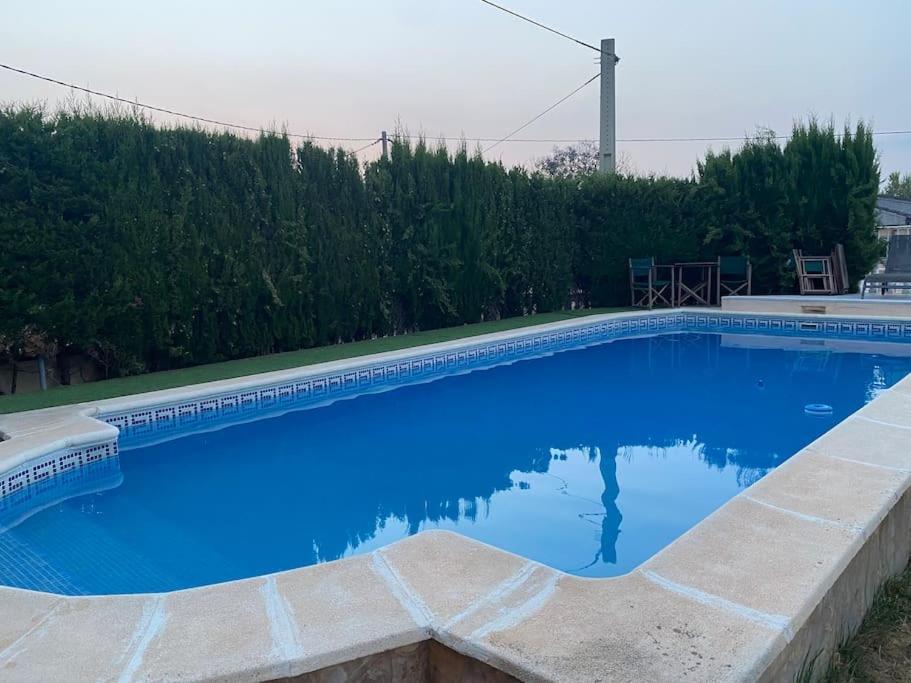 Encantador Y Acogedor Alojamiento Con Piscina Monserrat Bagian luar foto
