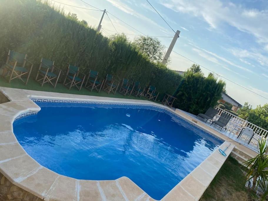 Encantador Y Acogedor Alojamiento Con Piscina Monserrat Bagian luar foto